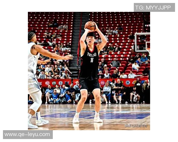 杨瀚森赛季表现波动明显连续三场未上场引发关注与讨论