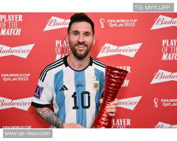 15岁卡布拉尔荣获梅西杯冠军最佳射手与MVP合照引发热议