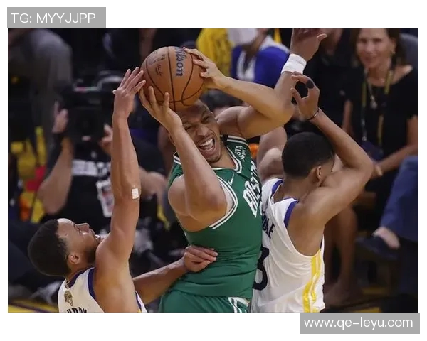 克拉克斯顿全能表现助球队取胜18分10板6助2断3帽展现实力